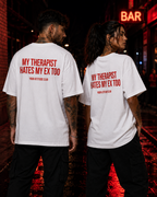 MY THERAPIST HATES MY EX TOO – Schwarzes Oversize Unisex Shirt mit weißem Backprint, Ex Freund Shirt, lustiges Statement Tee, Sarkasmus, Breakup Geschenk