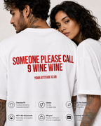 SOMEONE PLEASE CALL 9 WINE WINE – Schwarzes Oversize Unisex Shirt mit weißem Backprint, lustiges Wein Shirt, Wine Lover Geschenk, Funny Statement Tee